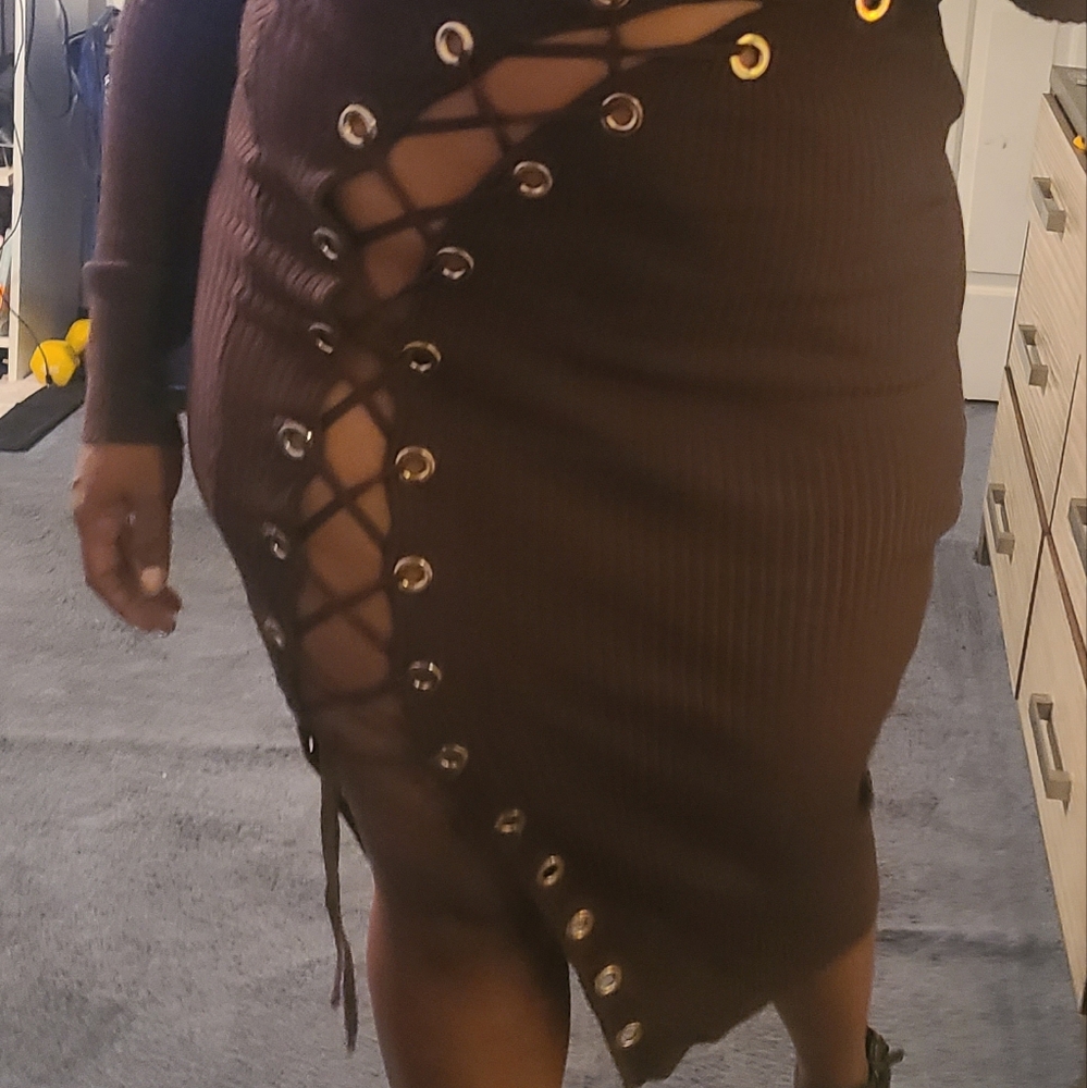 Chocolate ribbed revealing dress - Picture 2 of 3